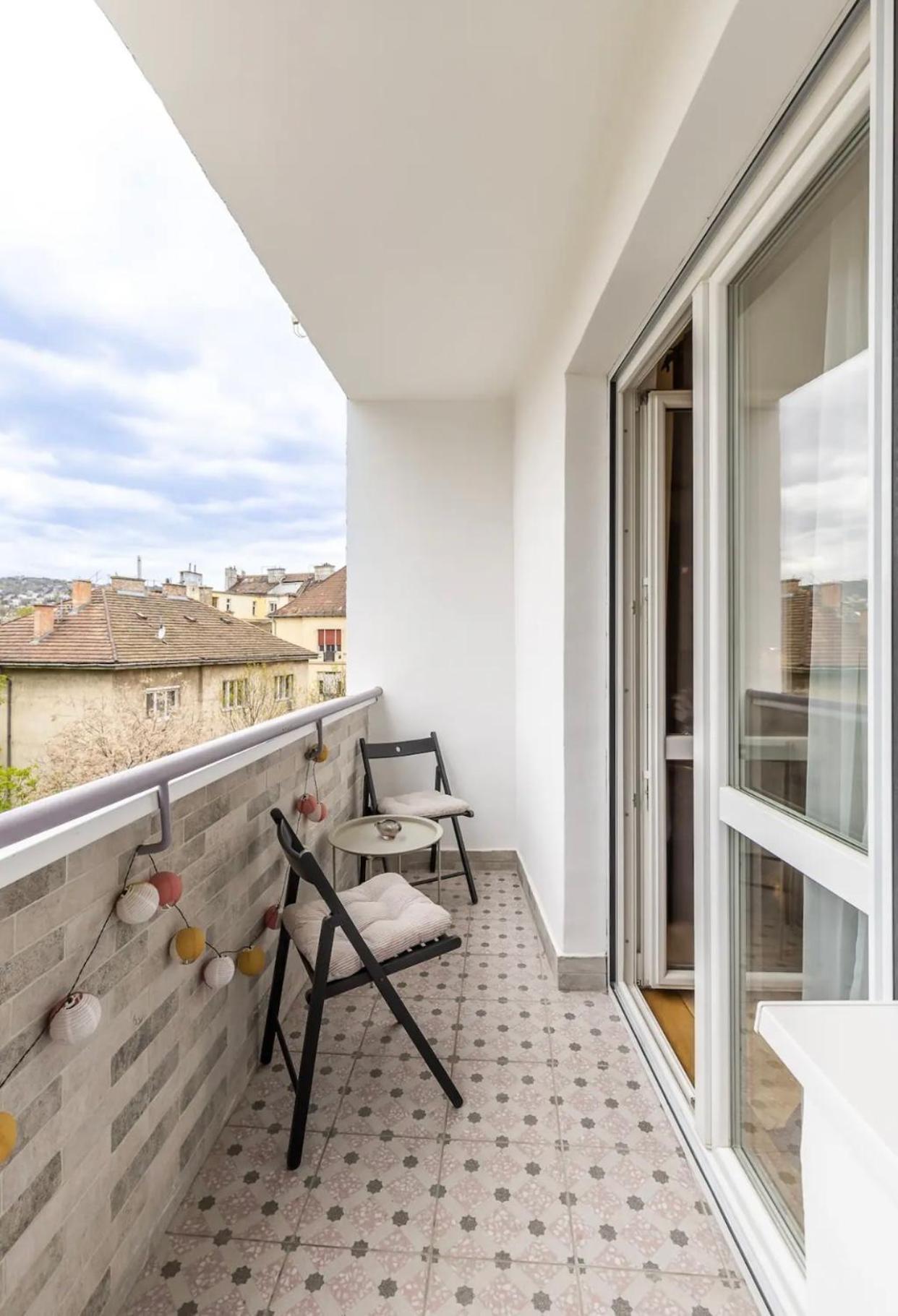 Elegant Escape By Buda Castle For Pleasure Seekers Budapest Exterior photo
