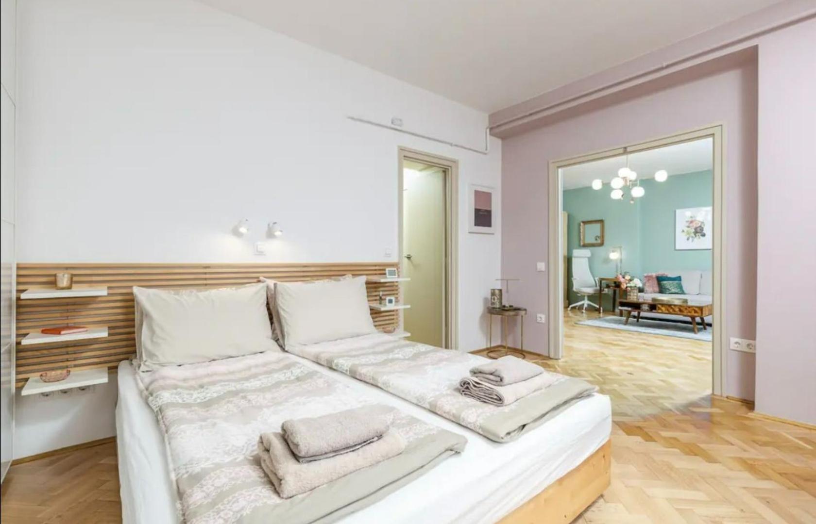 Elegant Escape By Buda Castle For Pleasure Seekers Budapest Exterior photo